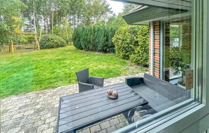 Outdoor dining - Nice home in Højby with sauna (Højby)