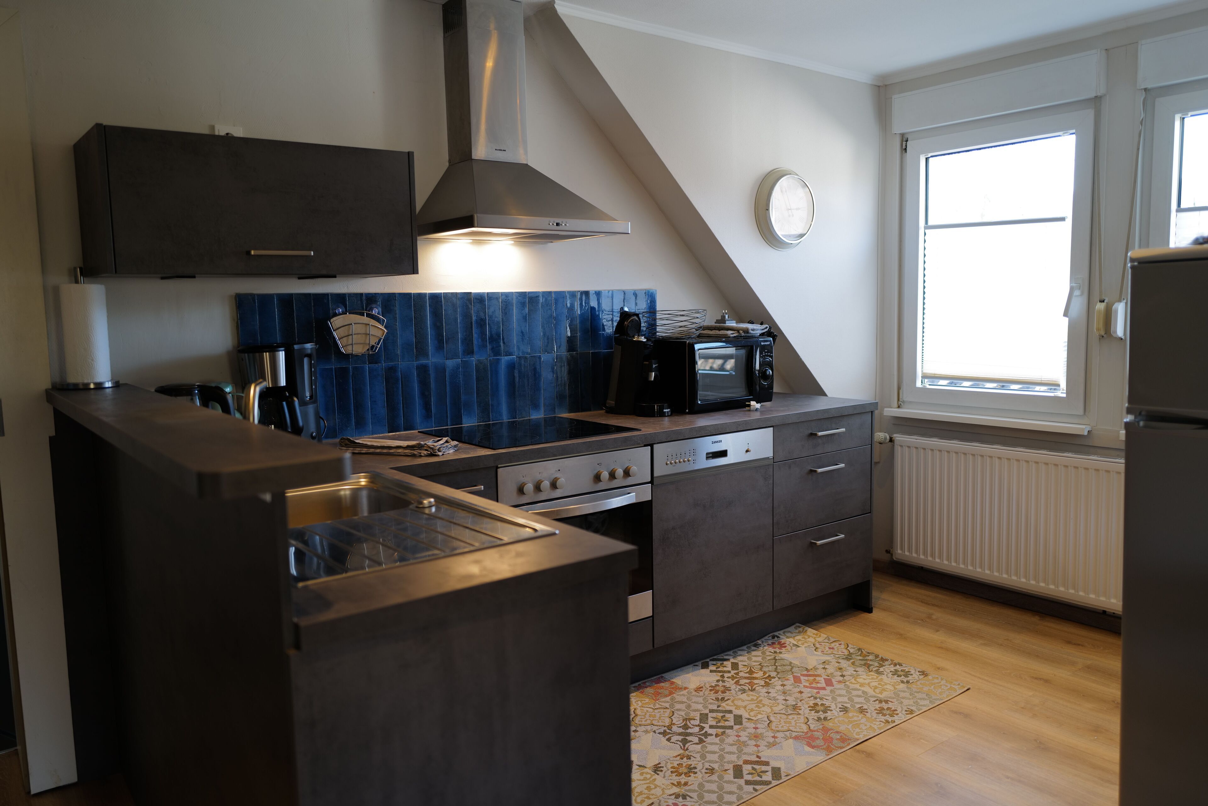 Kühlschrank, Mikrowelle, Ofen, Geschirrspüler