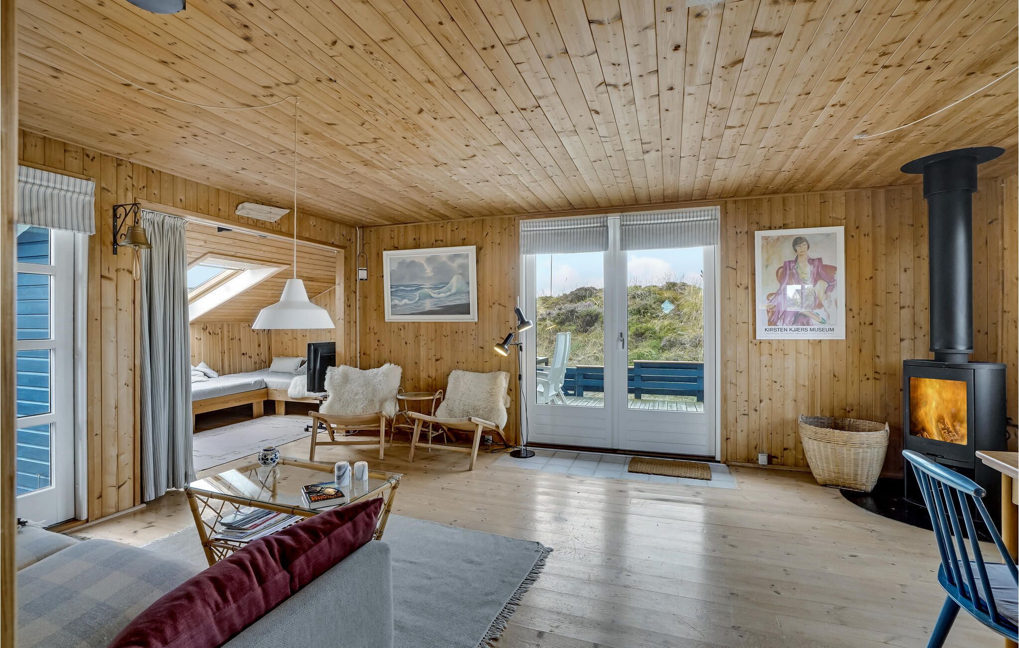 2 bedrooms, travel crib, free WiFi