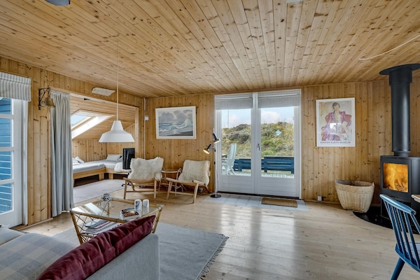 2 bedrooms, travel crib, WiFi (free)