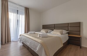 8 quartos, Wi-Fi de cortesia, roupa de cama