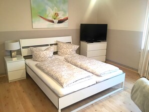 1 Schlafzimmer, Reisekinderbett, WLAN, Bettwäsche