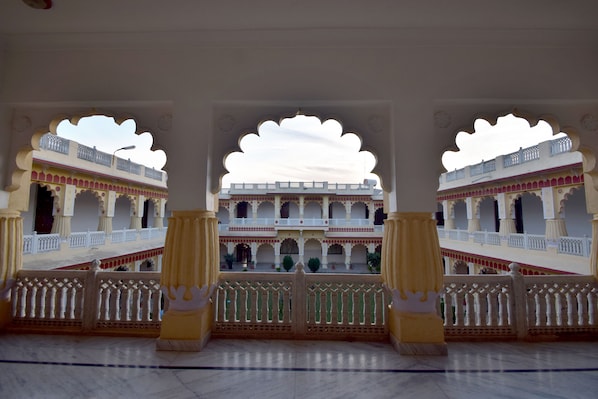 Courtyard - Menal Jungle Safari Resort (Begun)