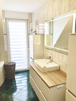 Unclassified image, 3 of 17, button