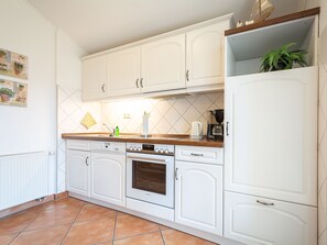 Fridge, oven, dishwasher, coffee/tea maker
