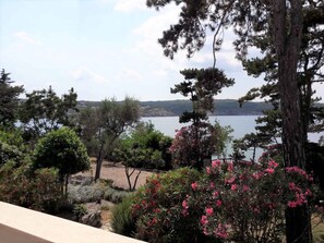 Property grounds - Holiday apartment with sea view and barbecue (Šilo)