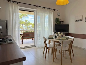 Dining - Holiday apartment with sea view and only 15 metres from the beach (Šilo)