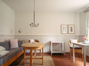 Unclassified image, 2 of 13, button