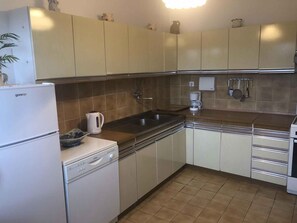 Réfrigérateur, four, plaque de cuisson, lave-vaisselle