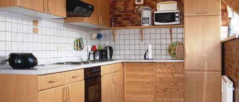 Fridge, stovetop, coffee/tea maker