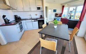 Fridge, microwave, oven, dishwasher - (132) 3-room apartment - Apartment complex Residence At the marina (Kühlungsborn)
