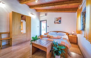 2 bedrooms, bed sheets
