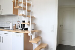 Fridge, dishwasher, coffee/tea maker, electric kettle