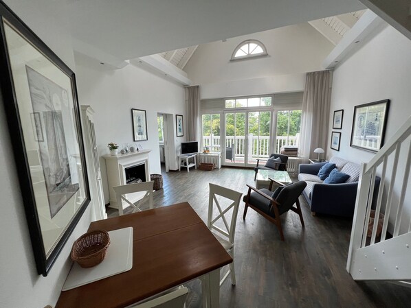 Télévision, cheminée