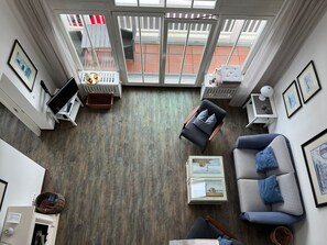 Unclassified image, 4 of 12, button