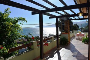 Outdoor dining - Holiday home with air conditioning (Cala Gonone)
