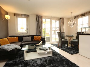 Unclassified image, 5 of 25, button