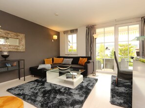 Unclassified image, 4 of 25, button