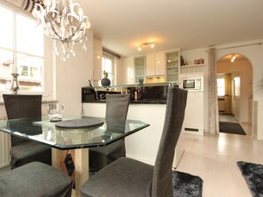 Unclassified image, 3 of 25, button