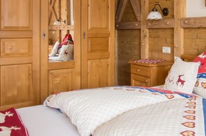 2 Schlafzimmer, Schreibtisch, Reisekinderbett, WLAN