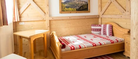 2 bedrooms, desk, travel crib, WiFi