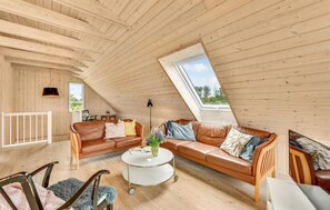 Fernseher, Kamin, DVD-Player