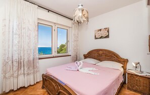 5 bedrooms, in-room safe, free WiFi, bed sheets - 5 bedroom lovely home in Lukovo Sugarje (Lukovo Sugarje)