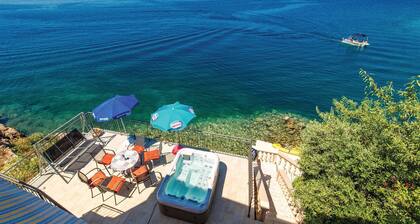 Awesome home in Lukovo Sugarje with house sea view