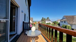 Unclassified image, 4 of 32, button