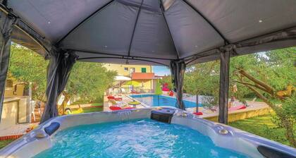 Increíble casa en Kastel Stafilic