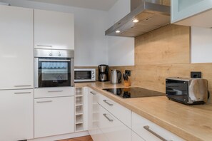 Refrigerador, microondas, horno y lavavajillas