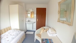 1 bedroom, WiFi, bed sheets