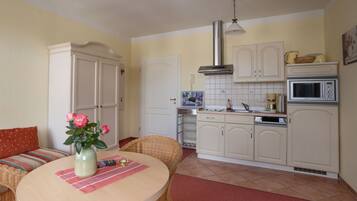 Fridge, microwave, dishwasher, coffee/tea maker