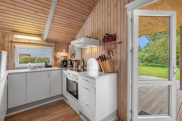Refrigerador, parrilla de estufa, lavavajillas y cafetera y tetera