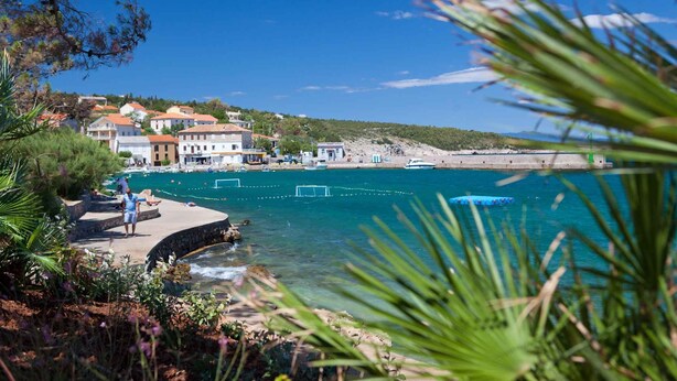 Beach nearby - Holiday apartment with balcony and sea view (Šilo)