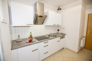 Kühlschrank, Geschirrspüler