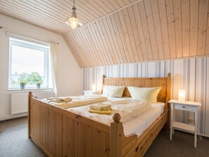3 bedrooms, WiFi, bed sheets