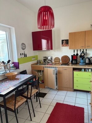 Unclassified image, 4 of 35, button