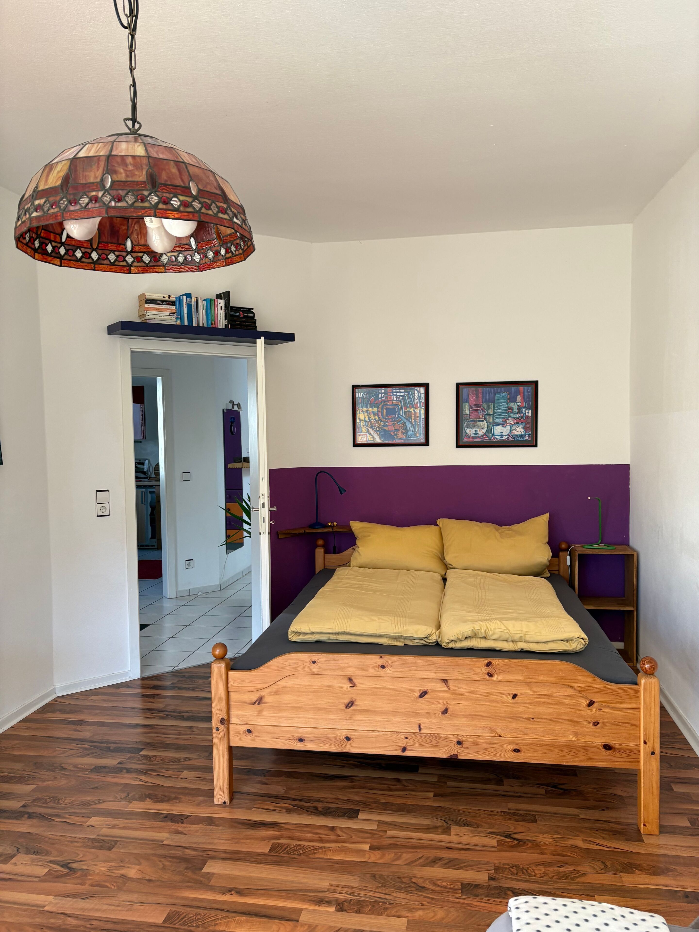 1 slaapkamer, een kluis op de kamer, een strijkplank/strijkijzer, wifi