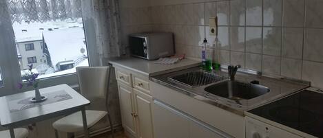 Geladeira, micro-ondas, fogão