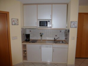 Fridge, microwave, dishwasher, highchair - (225/1) 2-room apartment-Strandstrasse - apartment house Strandburg (Kühlungsborn)