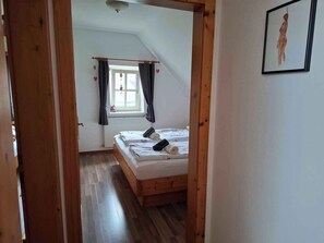 2 makuuhuonetta, vauvan matkasänky, internet