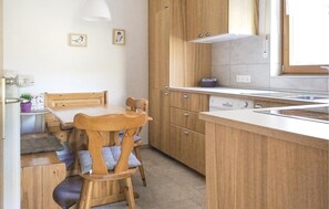 Kühlschrank, Mikrowelle, Herdplatte, Geschirrspüler