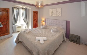 6 bedrooms, travel crib, free WiFi, bed sheets - Gorgeous home in Cavaillon (Cavaillon)