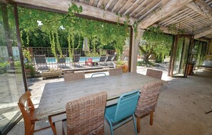Outdoor dining - Gorgeous home in Cavaillon (Cavaillon)