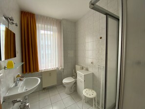 Shower, towels
