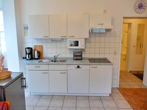 Kühlschrank, Mikrowelle, Geschirrspüler