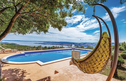 Lovely home in Jablanac with WiFi