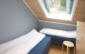 4 bedrooms, travel crib, free WiFi