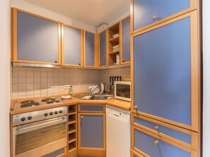 Frigorifero, microonde, forno, lavastoviglie